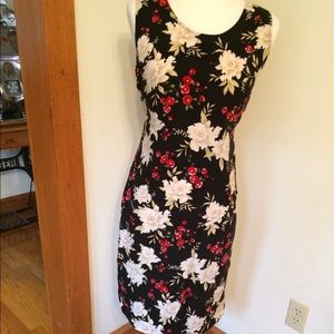 Midi length sleeveless sheath with floral pattern